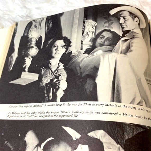 SCARLETT FEVER The ULTIMATE PICTORIAL TREASURY of GONE WITH THE WIND 197… - Picture 10 of 16